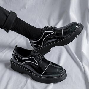 Botlar Erkekler Patent Deri Kalınsollu İş Ayrıntıları Yeni Erkek İngiliz Tarzı Küçük Deri Ayakkabı Tek Ayakkabı Retro Sürüş Ayakkabıları
