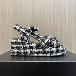 Cross Grosgrain Satin Cotton Soft Fabric Sandals Platform Wedges klackar Kvinnors lyxdesigners gummi ensamma modesandskor Fabrikskor med låda