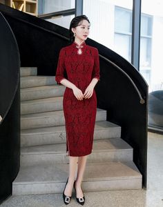 Etniska kläder kvinnor sexig vintage hög delad qi pao kinesisk stil retro traditionell vinröd tryckt mandarin krage cheongsam