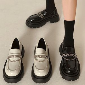 Skor 2023 Nya lolita skor kedja plattformsskor japanska jk enhetliga skor kawaii mocassin loafers kvinnor college flickor mary jane skor