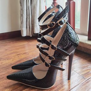Buty Khou Fashion Pumps Nowy oryginalny wzór węża Wskaźnik Wskaźnik Spiczasty palec stóp wysokie obcasy 15cm seksowne kobiety buty crossdesser buty