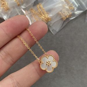 Lucky pendant Spring plum blossom necklace set bracelet clip earrings Lucky Clover Necklaces plum van floral motifs designer Womens Chain Designer Necklace cleef