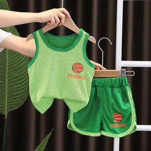 Kleidungssets Kleinkind-Sommerkleidung für Kinder, modisches Breathe-Buchstabenmuster, ärmellose Weste und Shorts, Kinder-Fußballanzüge, Baby-Jungen-Outfit 230626