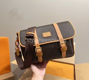 Stylisheendibags Nya herrbilsäckar Canvas Läder Designers Messenger Bag Famous Trip Postman Classic Handbag Portfölj Crossbody Godkvalitet Plånbok