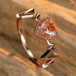 Cluster Rings Luxury Female Champagne Crystal Stone Ring Cute Zircon Rose Gold Color Wedding For Women Charm Heart Beating Engagement