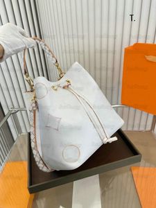 By The Pool NeoNoe MM Bucket Bag Womens Luxurys Designer Bag Beige Rose Pink Blue Watercolor Drawstring Bags Neo Noe Monograms Flowers 2023SS Summer Purse