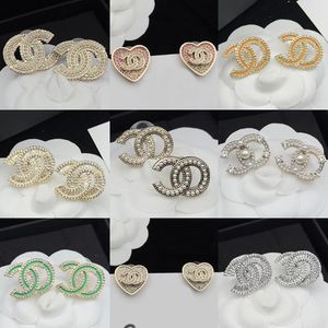 Lüks Marka Tasarımcısı CC Küpe Moda Kore Kristal İnci Küpe Klasik Yüksek Kalite S925 Gümüş İğne Hoop Küpe Kadınlar için