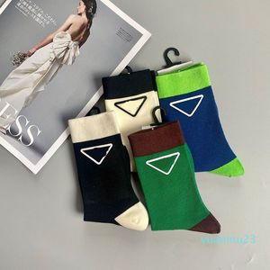 2023 P triangle leather label black and white color tube socks college design fashion brand couples with simple 4 color