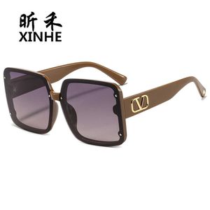 Brand sunglasses New Fashion Men's and Women's High Definition Polarized Large V Decorative Street Photograph Sunglasses{category}RTFJ