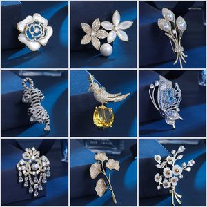 Broszki kwiat mody dla kobiet luksusowy cyrkon Butterfly ptak broszka dla zwierząt 2023 Śliczne broszki hurtowe biżuteria Prezent