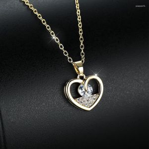 Pendant Necklaces Unique Design Falling Ocean Heart Necklace For Women With White Stone 18K Gold Plated Hollow Neckalces Jewelry