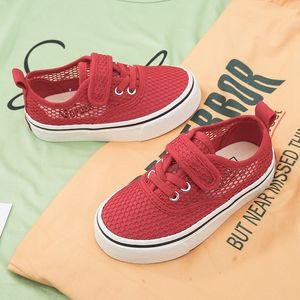 Sneakers Buty siatki dla dzieci Summer Koreańska wersja Koreańska Low Top Double Oddychające sandały Casual Soft Bottom Boys and Girls 230626