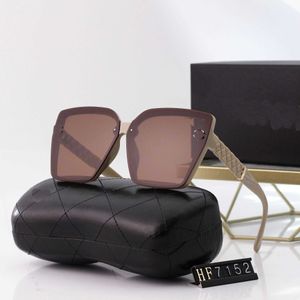 Оптовая продажа новых солнцезащитных очков для женщин Модная супертекстурированная оправа и модные солнцезащитные очки в коробке