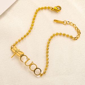 Klassische Armbänder Frauen Armreif Designer aushöhlen Brief Armband Perlen Kette vergoldet Edelstahl Geschenke Armband Manschette