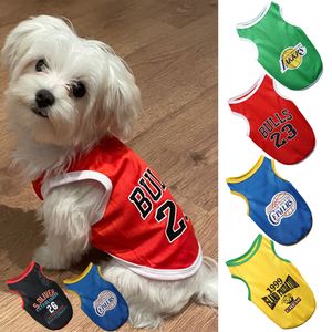 犬アパレルペットの通気性バスケットボール犬猫服フレンチブルドッグのクイックドライベストチワワパグビチョンテディTシャツ服230627