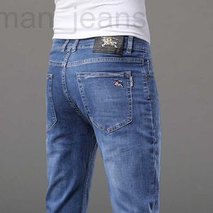 Jeans masculino designer 2022 primavera e verão marca de moda masculina bordado pequeno tubo reto calça jeans europeu leve luxo casual WQ26