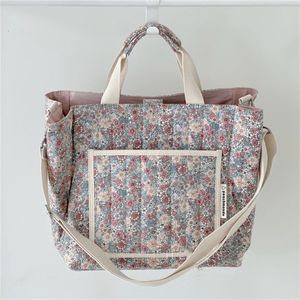 Diaper Bags Ins Korean Style Floral Mother and Baby Bag Largecapacity Multifunction Portable Mommy Shoulder 230628