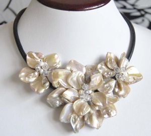 Choker Chokers PCS / Lot Shell Beads Three Flower Pendant Designer Halsband Passale Gord22