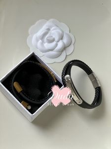 Pulseira fashion para lembrancinhas de festa C clássica trança manual com caixa de embalagem e placa de metal