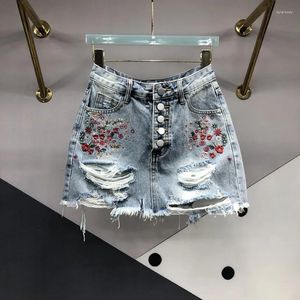 Юбки Женская летняя мини-джинсовая юбка с вышивкой и вышивкой, однобортная, с высокой талией, с завернутыми бедрами, с защитой от рассеянного света, короткая трапеция