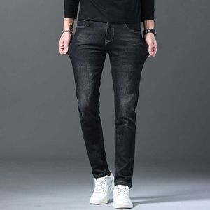 Herren-Jeans-Designer. Schwere schwarz-graue Jeans im Herbst und Winter, männliche europäische Ware, große Markenstickerei, schmal geschnittene Hosen, beliebt bei jungen Leuten GSFQ