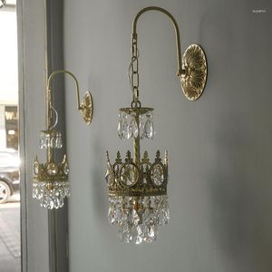 Wall Lamps French Pastoral Bedside Lamp Bedroom High-grade Brass Crystal Retro Luxury Crown Background Living Room