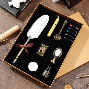 Pennor Vintage Feather Pen Set Ny strö Gold Feather Pencil Student England Dip With Ink Sac Pennor Present Box Festival Presents Pencils