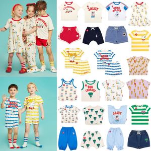 Conjuntos de roupas Bebe Coreano Baby T-shirt de manga curta Bonito Crianças Jersey Calças curtas Verão Menina Vestido Garoto Menino Listrado Conjunto Pano T-Shirt 230628