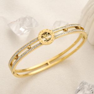 Designer Diamond Letter Bangle Gioielli da regalo d'amore da donna di alta qualità Argento 925 Designer Bangle in acciaio inossidabile Designer Classic Logo Cuff Bangle per le donne