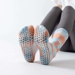 Yoga Socks, Round Head, Medium Tube Socks, Cotton Sweat-absorbing, Anti Slip, Indoor Pilates Dance Graffiti