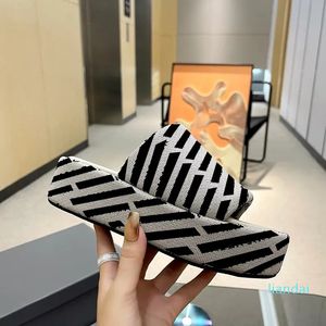 Luxury Designer Women Sandals Canvas Slipers Platform Beige Red Colors Beach Print Slides Slipper Outdoor Classic Heel 4,5 cm Sandal