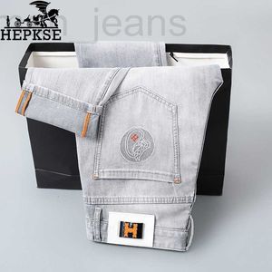 Mäns jeans designer europeiska varor avancerade av hög kvalitet mäns grå vita tryckta jeans enkelt mode mångsidiga smala raka byxor xj6l