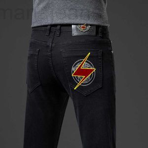 Mäns jeans designer high end herrar modemärke jeans 2021 höst och vinter ny broderade små ben rak byxor gfhp