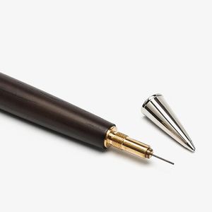 Lápis 1pcs Uni Oak Pen M52005 Oak Rod lápis 0,5 mm Core de cobre calma Hand Feel Natural Centurilold Oak Rod Gift