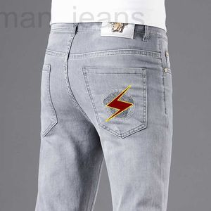 Jeans masculino designer 2022 jeans de verão Leggings coreanas masculinas slim fit calças finas Medusa bordadas cinza XXWH