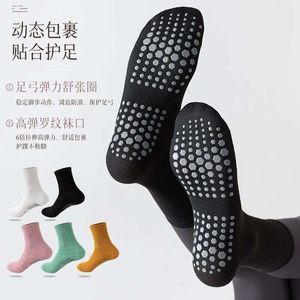 Professionelle Yoga-Socken mit Silikon-Gummisohlen für rutschfeste Sprungübungen. Einfarbige Baumwollsocken für den Innenbereich für Damen