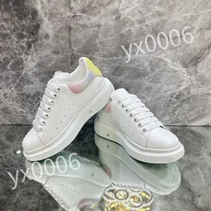 مصمم أحذية ريثون أحذية غير رسمية الرجال للنساء Rhyton Sneaker Sports Siled Soled Men Women Cartoonts Cartoon Shicky Soleg Outdoor Sneakers XSD230402