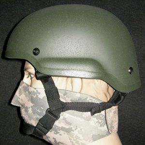 Caschi tattici Casco tattico in plastica rinforzata con fibra di vetro Casco militare per fan gioco Protezione antisommossa per sport all'aria apertaHKD230628