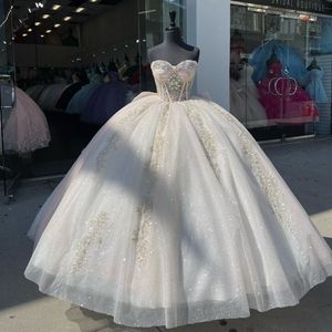 Lyx elfenben glittrande off-shoulder quinceanera klänningar vestidos de 15 anos spets kristall födelsedagsfest boll klänning korsett