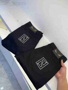 Mäns jeansdesigner 2022 Nya mönster jeans högkvalitet broderi design fashionabla solid color man's 64ZG