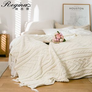 Coperte REGINA Marca ciniglia lavorata a maglia stile scandinavo Love Heart Twist Frange Design morbido caldo coperta spessa per divano letto 230626