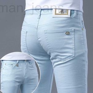 Designer de jeans masculino Sky Blue Ice Silk Jeans fino Ajuste fino Perna reta pequena Marca da moda Calças elásticas versáteis de alta qualidade Verão europeu SI26