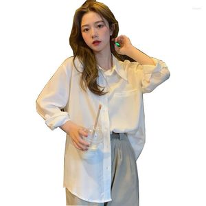 Kvinnor BLOUSES 2023 Spring Autumn Women Shirts White Plain Loose Overdimensionerade kvinnliga toppar bf koreansk stil blusfickor cl832