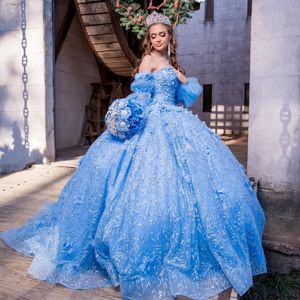 2024 Himmelblaues Quinceanera-Kleid, Ballkleid, süßes 16-Mädchen-Perlenapplikationen, 3D-Blumen-Pailletten, Puffärmel, Abschlussfeier, Prinzessin