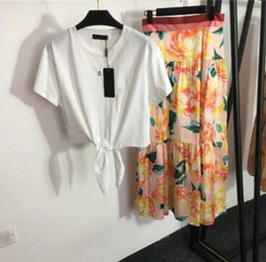 Summer Cool Two Piece Set Women Yellow Printed Half Skirt Tie Knot Waist Short-sleeve T-shirt Floral Print High Waist Dress Designer Sexy Womens Skirts 55