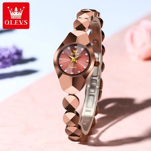 Designer Women Watch For Ladies Square Quartz Watch Rostfritt stål Folding Buckle Womens Gold Watches Montre de Luxe Designer Armswatches DHGATES MED BOX 7007