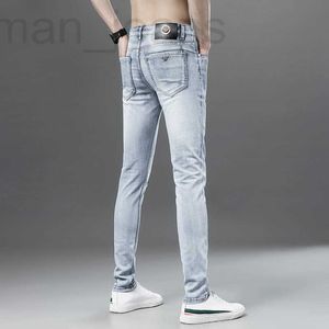 Herr jeans designer vår och sommar 2021 mode märke nya ljusblå jeans mäns elastiska smala små ben raka byxor tunna etsq
