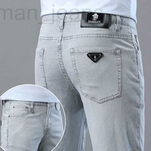Designer de jeans masculino Jeans jeans finos de verão da marca, ajuste fino cinza claro masculino, tubo reto pequeno, cintura média elástica, luxo e figurão casual 6LKF