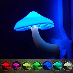 Regalo di Natale Luci notturne a LED Forma di fungo Sensore automatico Decorazioni per la camera da letto Lampade da parete per la camera dei bambini Lampada da comodino US / EU Plug HKD230628