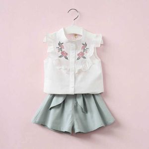 2023 Estate Abbigliamento per bambini Nuove ragazze Camicia ricamata a maniche corte Pantaloni Set di due pezzi per ragazze e bambini Abbigliamento per bambini coreani